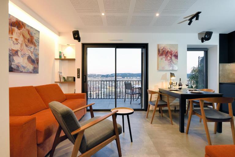 Aix Rooftop Appartement T2 Luxe 5 étoiles - hypercentre Rotonde - Terrasse - Vue - Parking - Bed and Breakfast Aix-en-Provence