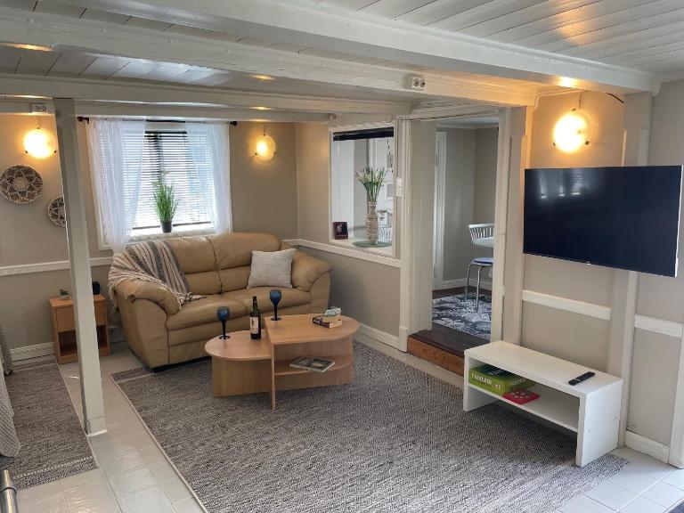 Stathelle Heritage Retreat - Studio Apartment - Free parking & free internet - Bed and Breakfast Stathelle