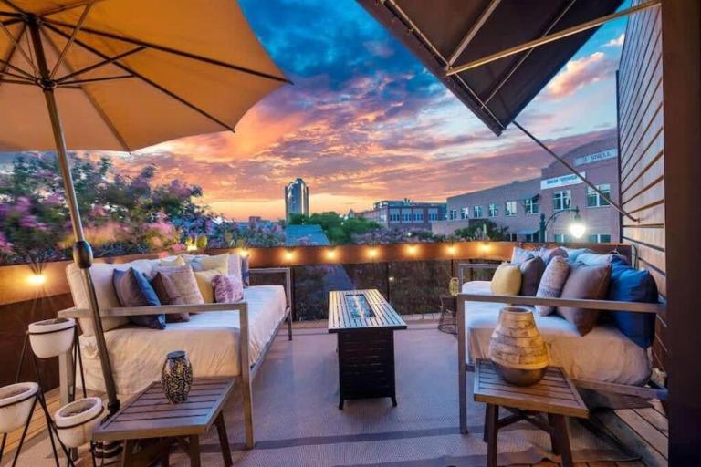 2BR Designer Condo on Trendy East 11th St, Downtown Austin - B&B Austin