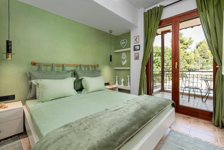 Lous House - Chambres d'hôtes Agía Paraskeví