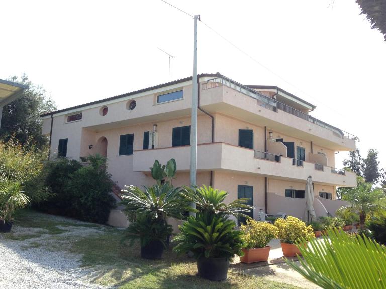 Residence Floritalia - Ricarica auto elettriche - Chambres d'hôtes Santa Domenica