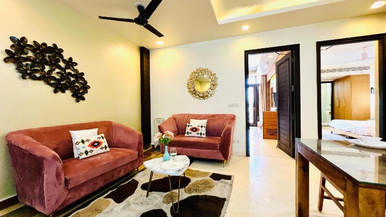 BluO 2BHK - M Block Mkt - Lift , Balcony , Parking - B&B Nuova Delhi