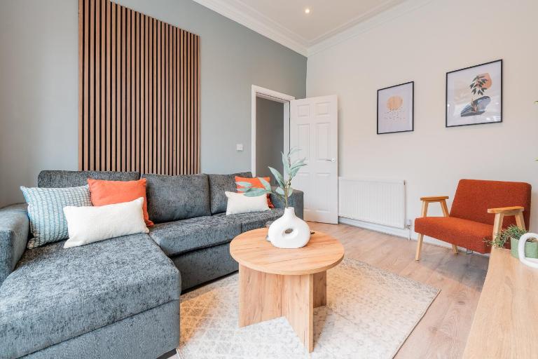 Modern Salford 3 Bedroom House, 3 Bathroom, Easy Manchester Access, Ideal for Contractors & Long Stays - NordStay - Ferienwohnung Manchester
