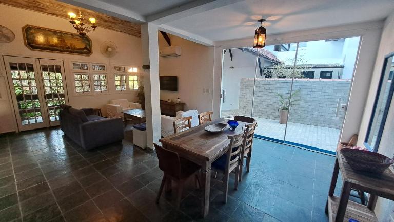 Casa sossegada ao lado da natureza e do mar - B&B São Sebastião