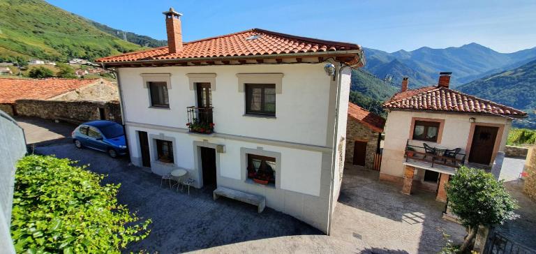 Casa Amparo - Bed and Breakfast Pajares