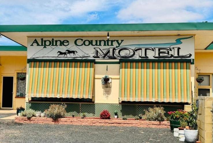 ALPINE COUNTRY MOTEL plus FREE COFFEE - B&B Cooma