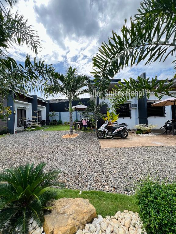 Sky Traveller Suites - B&B Panglao