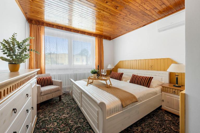 VILA FAMELIA VALTICE Adults only, klid a pohoda pro dospělé - B&B Valtice