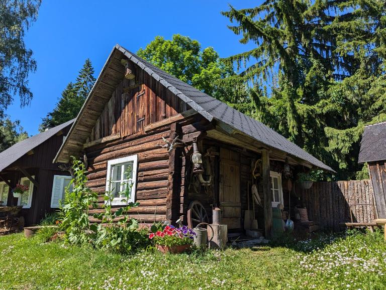 Charming Garden House by the River - B&B Vanaküla