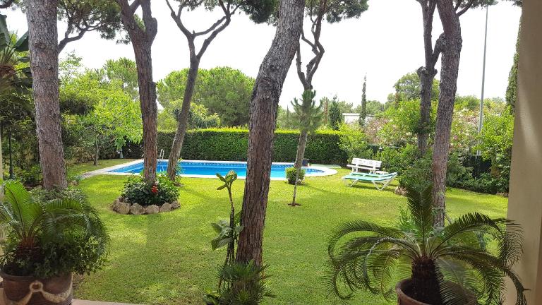 VILLA CASTELLA Acogedora casa para familias con piscina y jardín cerca del mar - Ferienwohnung Marbella