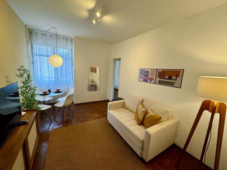 Apartamento ao lado da Praça do Suspiro com vaga de garagem - Chambres d'hôtes Nova Friburgo