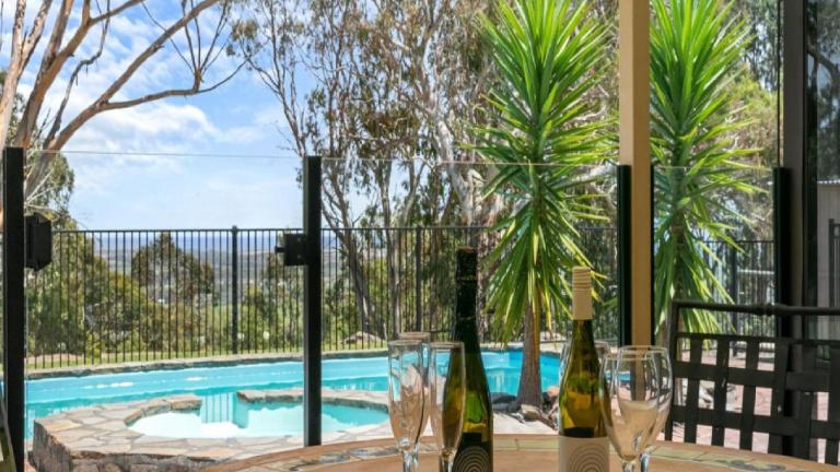 Southern Vales Sunsets by Wine Coast Holidays - B&B Willunga