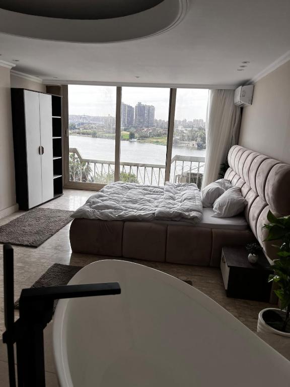 Royal Nile view 4BR - Ferienwohnung Kairo