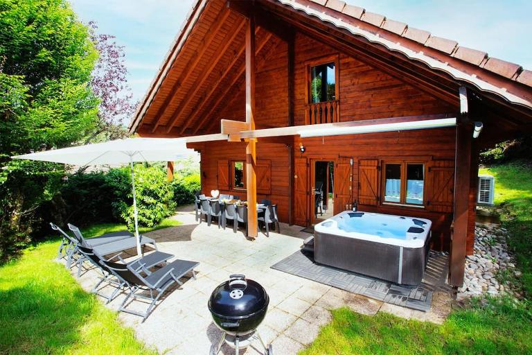 Chalet Les Brimbelles avec Jacuzzi - B&B Gérardmer