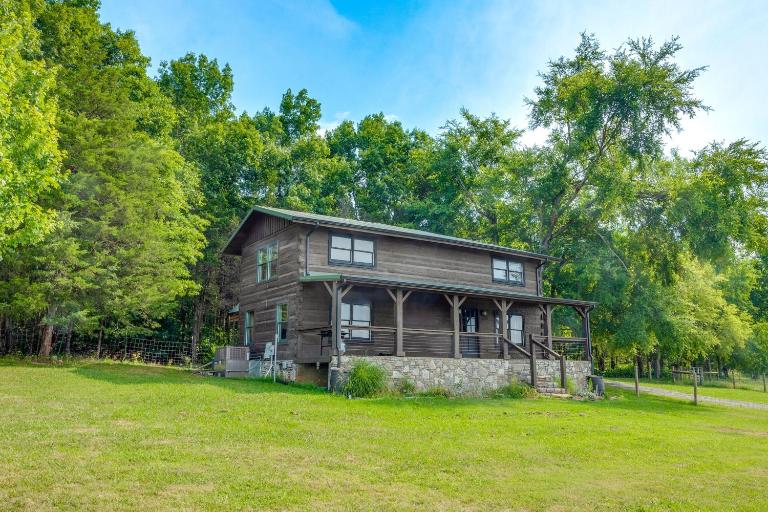 ~ 10 Mi to Downtown: Murfreesboro Area Cabin - B&B Lascassas