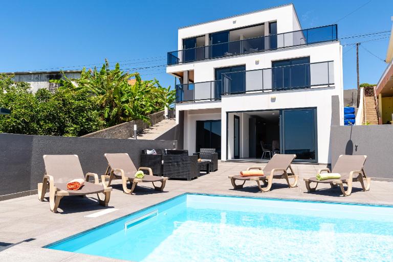 Casa Antonette, Lovely house with a pool - Ferienwohnung Calheta