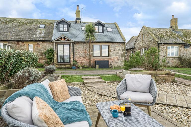 Luxurious & modern on-the-beach family retreat - B&B Boulmer