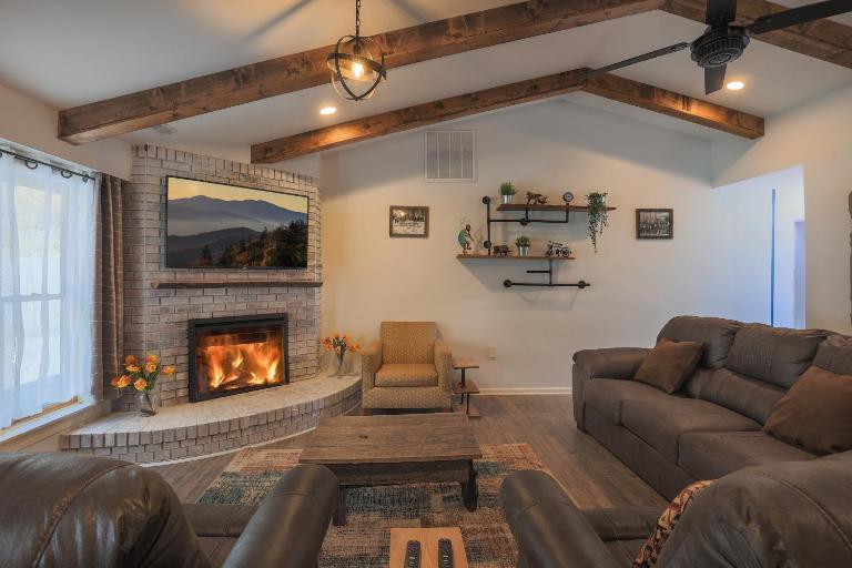 Relaxing 3BR Cottage 1 mile to Main st attractions Views - Bed and Breakfast Gatlinburg