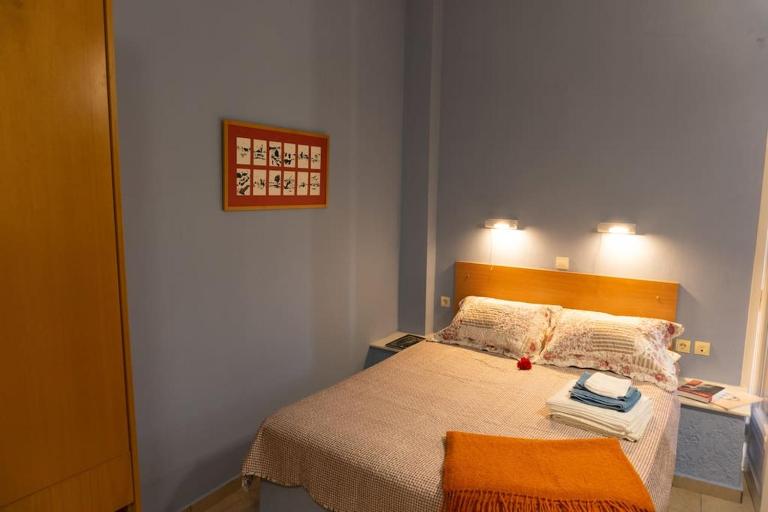 Bright studio near the beach with balcony #3 - Bed and Breakfast Gázi
