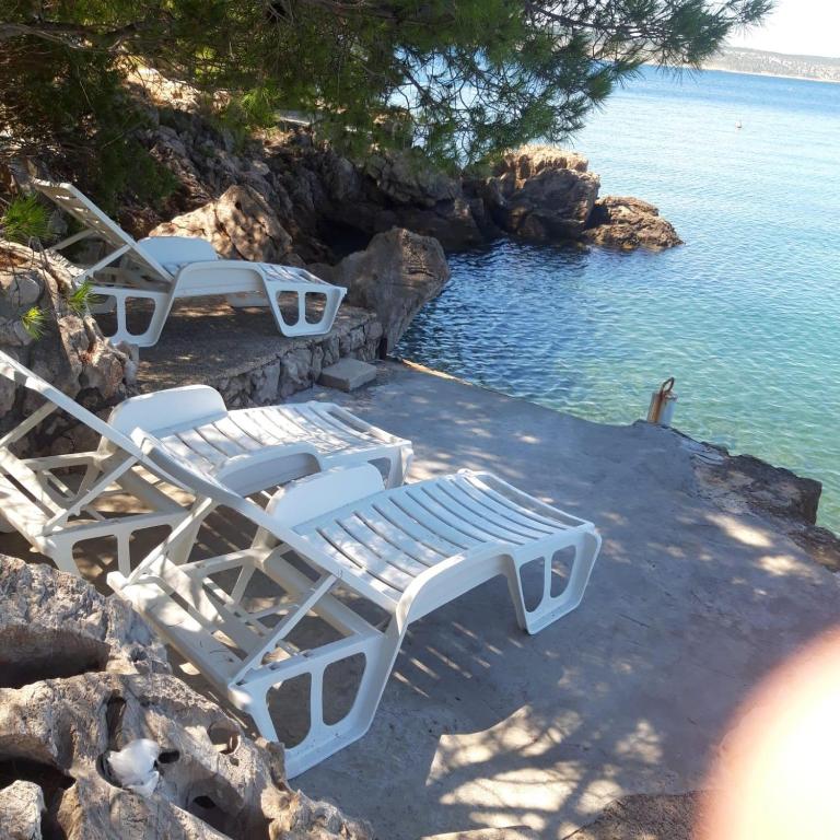 Apartment 77 with Pool and Beach - Chambres d'hôtes Starigrad