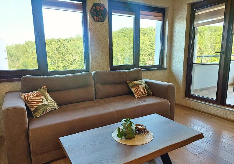 Forest View Apartment - Chambres d'hôtes Shkorpilovtsi