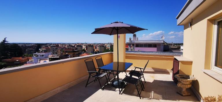 Penthouse loft with view - B&B Roma