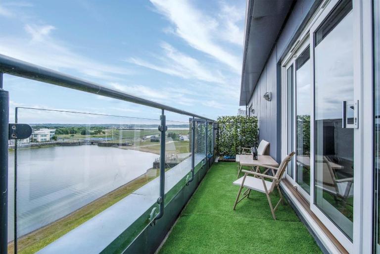 Skyline Duplex Penthouse - 3 Bedroom - Llanelli - B&B Llanelli