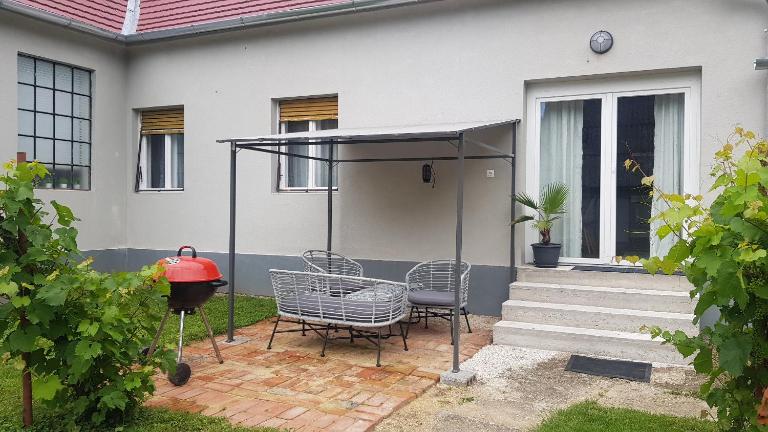 A papa háza vendégház - Ferienwohnung Rábapaty