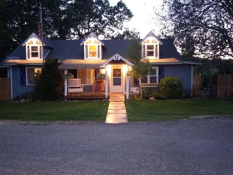 The Goulding Cottage PLUS LOFT - B&B Henrieville