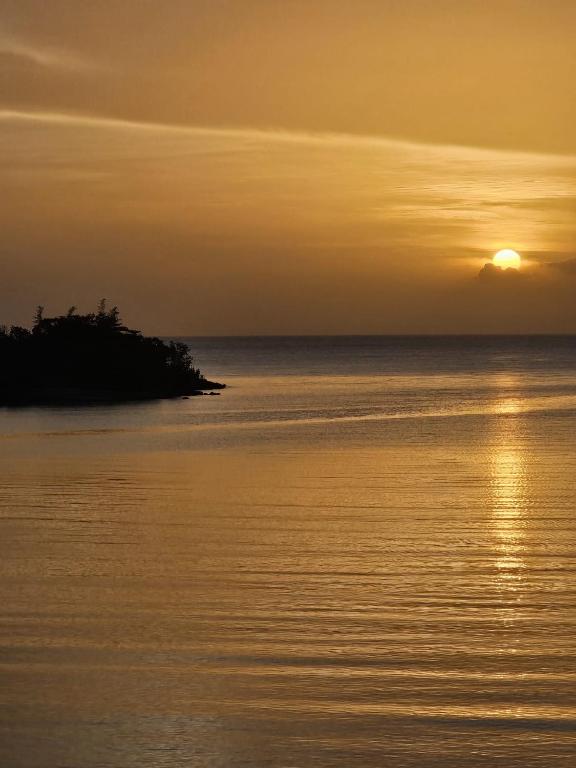 Tina-Cay Sunset Escape - B&B Cousins Cove