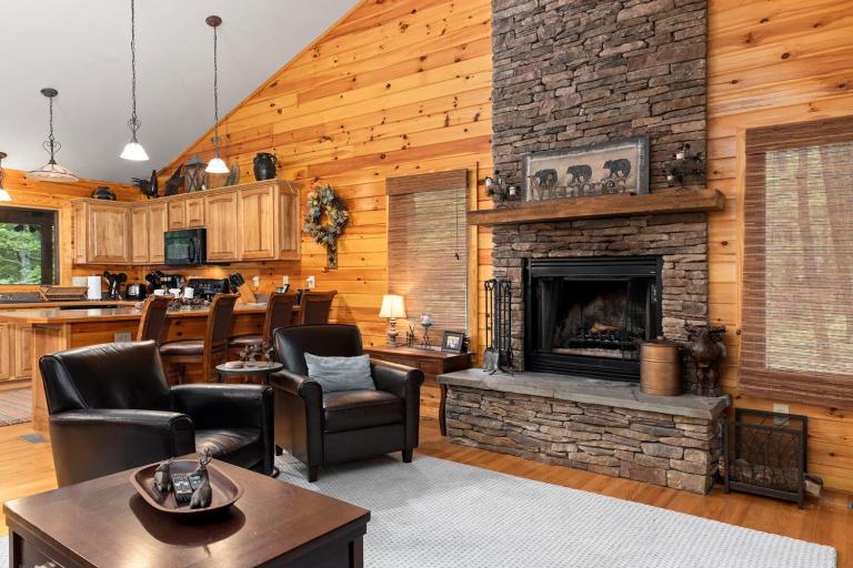 Cozy Wintergreen Retreat Fireplace & Spacious Deck - B&B Mount Torry Furnace