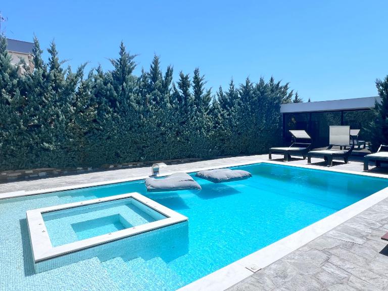 Olivujoj Villajoj - Deluxe Villa with Detached Pool House - B&B Anavyssos