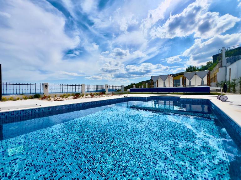 The White Pearl Boutique Villa - B&B Balchik