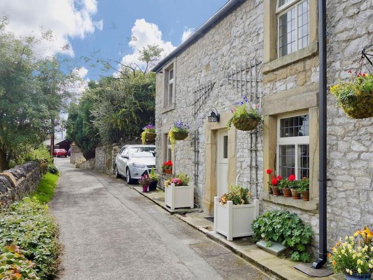 Peak District Luxury cottage, sleeps 8 plus pets - B&B Tideswell
