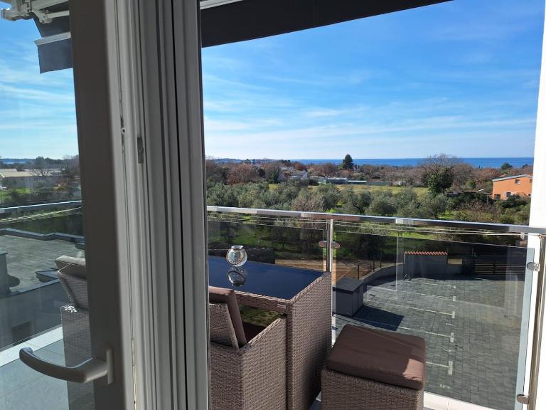 Top Sun Apartment - B&B Peroj
