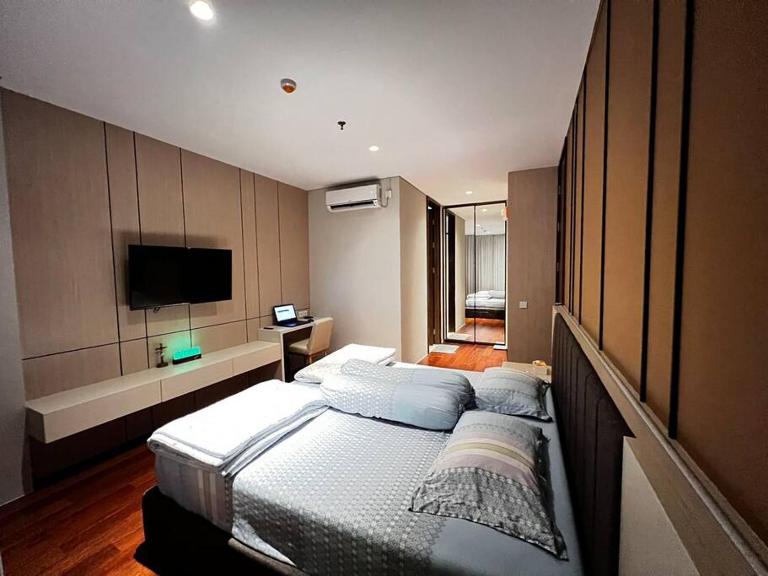 Chic n Spacey 3BR apartment at the Rosebay - B&B Surabaya