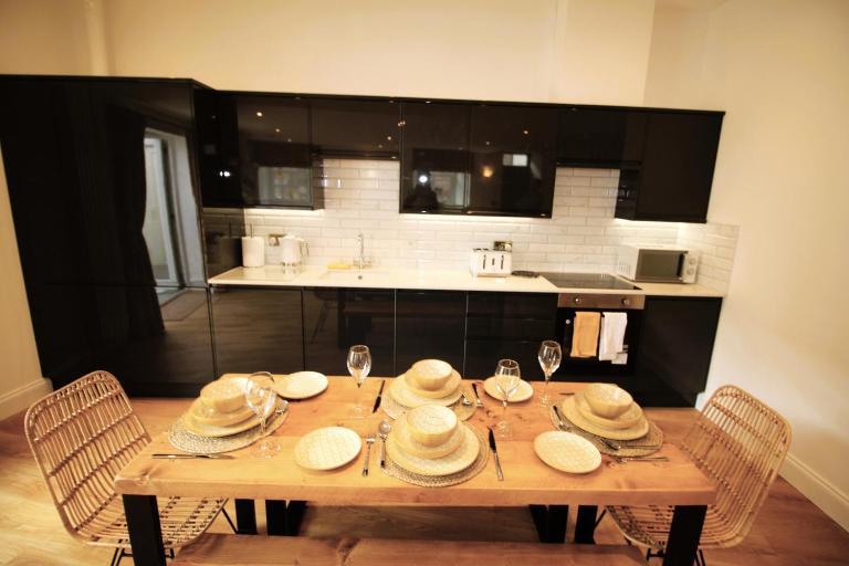 Sleeps 4 - Town Centre - Very High End Renovation - Private Garden - Close to Train Station - Fast Wifi - B&B Berwick-Upon-Tweed