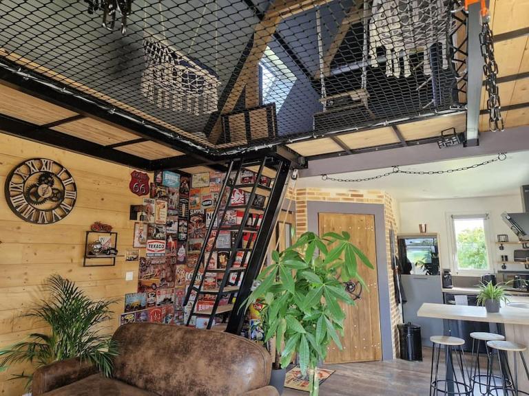 Chalet industriel avec filet et spa - B&B Sorigny