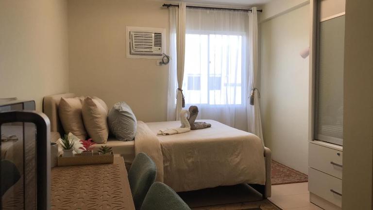 Cozy Studio Condo - Bed and Breakfast Dumaguete