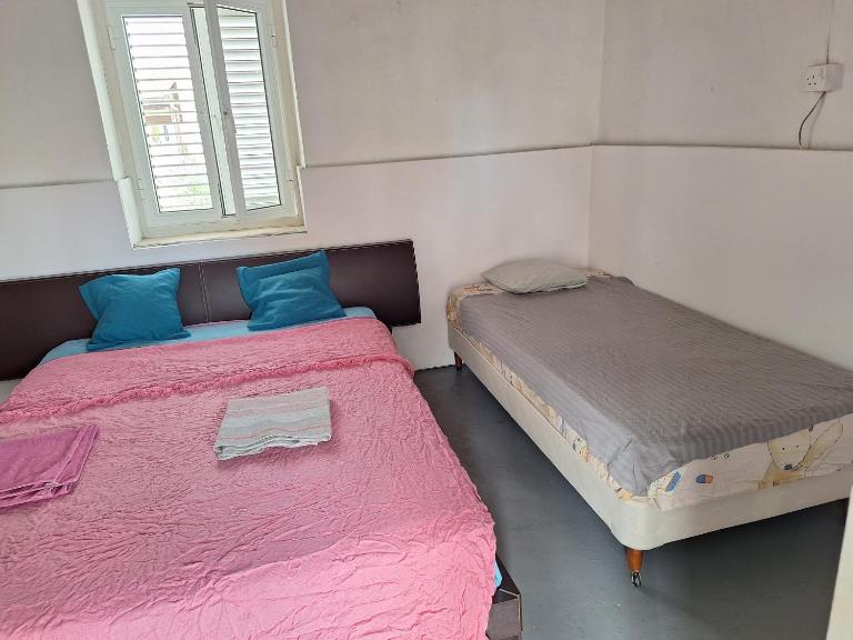 Room with private entrance from outside, traditional house - B&B Livádia