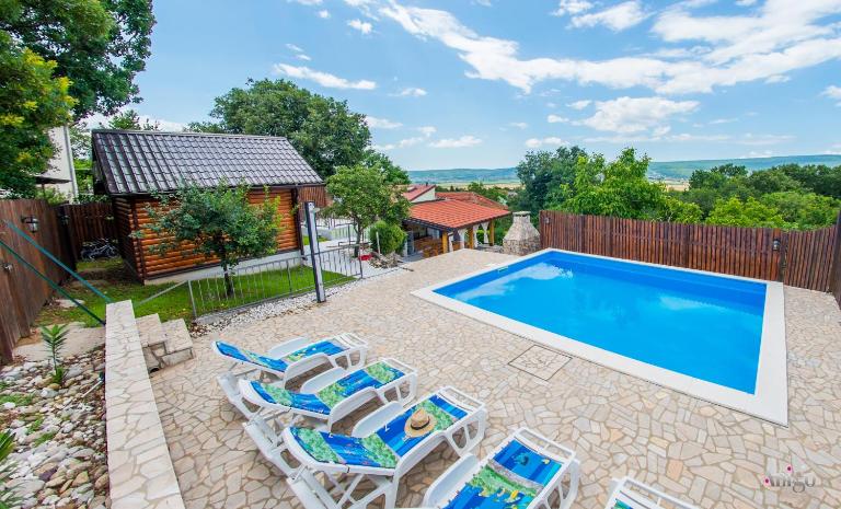 Retro Pool House - Chambres d'hôtes Mostar
