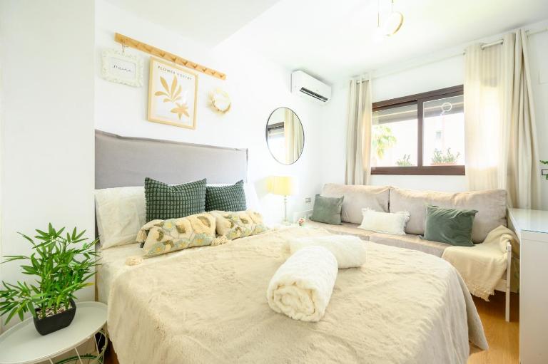 Estudio con parking Teatinos Málaga living - B&B Málaga