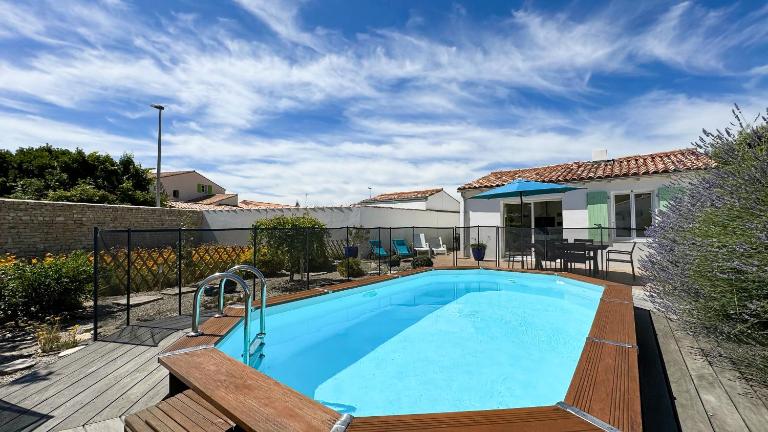 Jolie maison au calme avec piscine - B&B Rivedoux-Plage