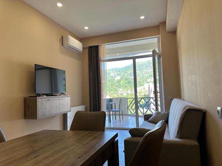 Gonio N402 Beachfront Mountain view apartment - B&B Gonio
