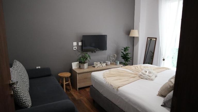 Beautiful Sweet Brown apartment in the center - Ferienwohnung Loutráki
