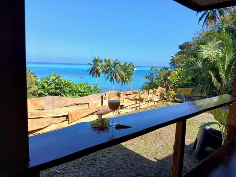Fare Ohiti, face au spot de surf de Haapiti - Chambres d'hôtes Haapiti