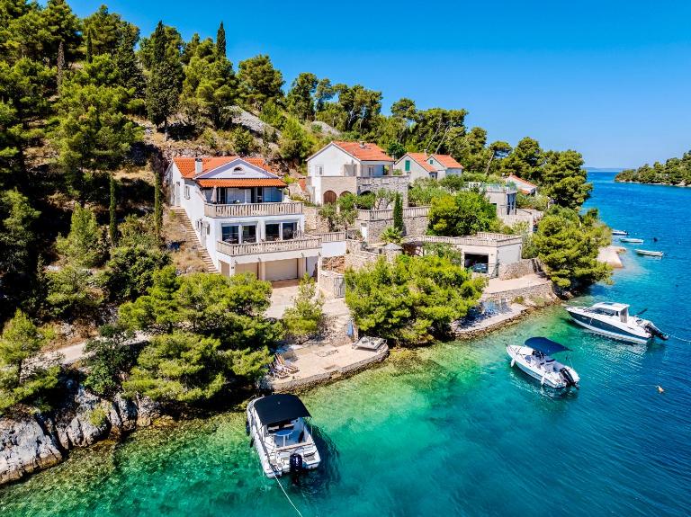 Villa Dupin Oceanfront - Bed and Breakfast Bobovišća na Moru