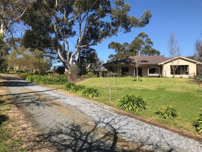 Peaceful 4-Bedroom Vineyard Retreat in Hahndorf - B&B Hahndorf