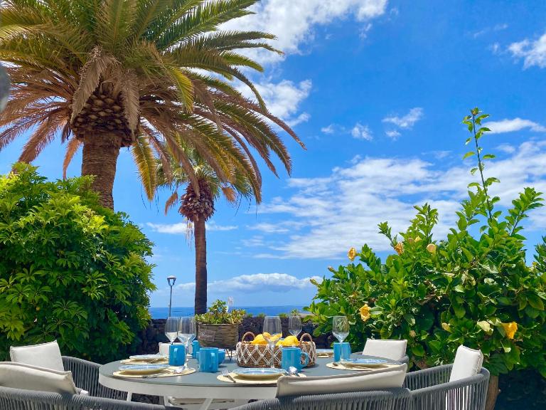 Private Holiday House with Ocean View Garden 7min to Bahia Beach Costa Adeje - Chambres d'hôtes Adeje