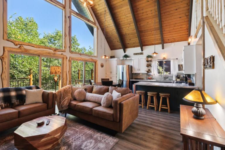 Timeless Traditions Arrowhead home - B&B Lake Arrowhead